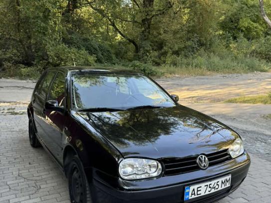 Volkswagen Golf 2001г. в рассрочку