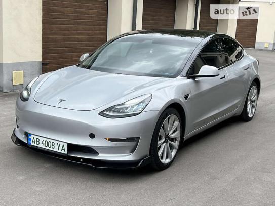 Tesla Model 3                         2018г. в рассрочку
