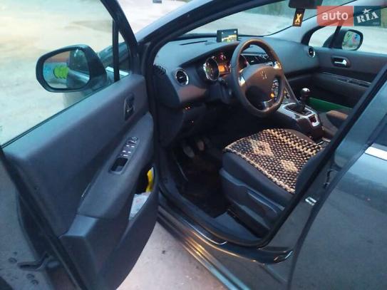 Peugeot 5008
                            2013г. в рассрочку