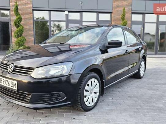 Volkswagen Polo                            2012г. в рассрочку