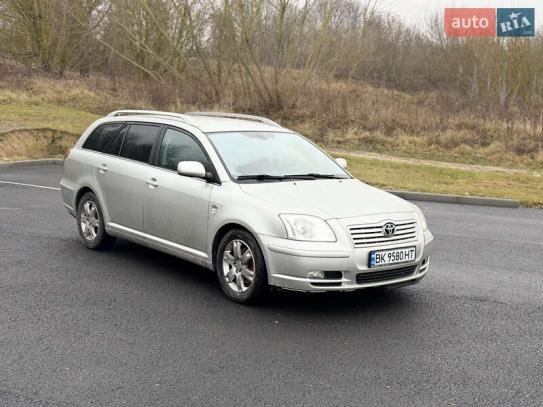 Toyota Avensis 2004р. у розстрочку