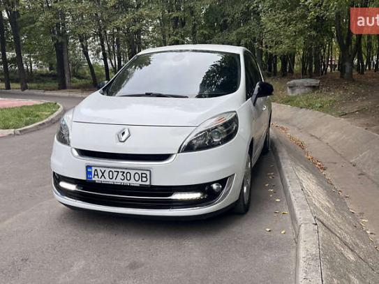Renault Scenic                          2013г. в рассрочку