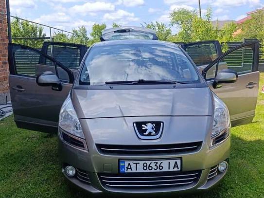 Peugeot 5008 2011г. в рассрочку