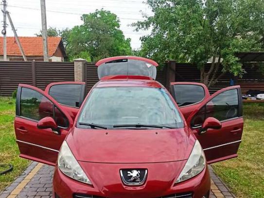 Peugeot 207
                             2010г. в рассрочку