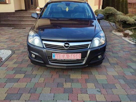 Opel Astra                           2010г. в рассрочку