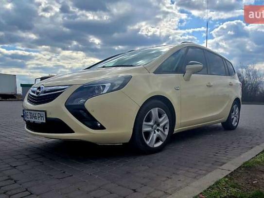 Opel Zafira                          2016г. в рассрочку