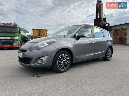 Renault Scenic                          2011г. в рассрочку
