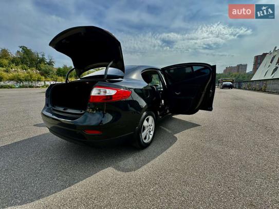 Renault Fluence                         2011г. в рассрочку