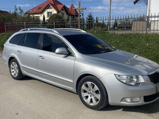 Skoda Superb 2012р. у розстрочку