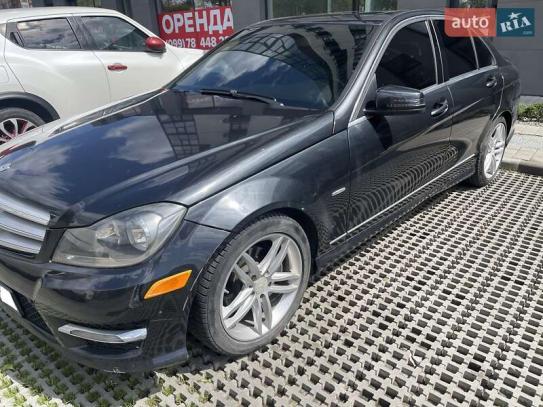 Mercedes-benz C-class 2011р. у розстрочку