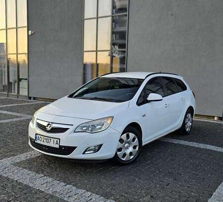 Opel Astra 2012г. в рассрочку