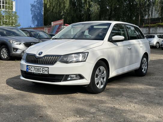 Skoda Fabia                           2015г. в рассрочку
