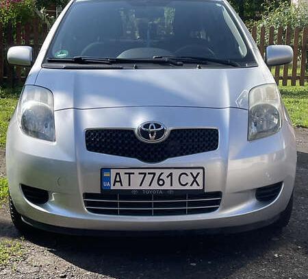Toyota Yaris                           2007г. в рассрочку