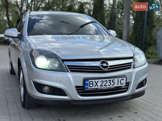 Opel Astra                           2010г. в рассрочку