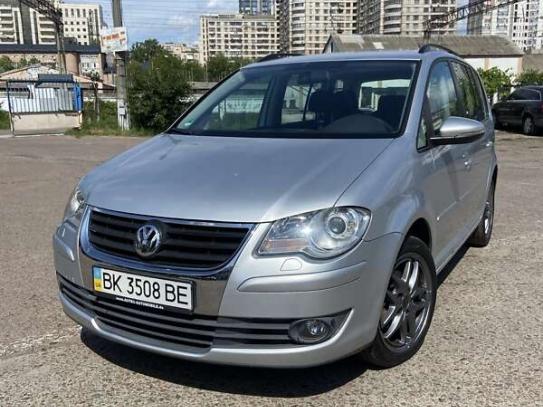 Volkswagen Touran                          2009г. в рассрочку