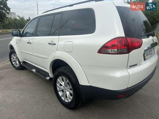 Mitsubishi Pajero sport
                    2014г. в рассрочку