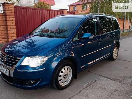 Volkswagen Touran 2006р. у розстрочку