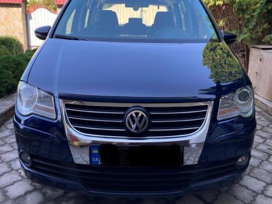Volkswagen Touran 2009р. у розстрочку