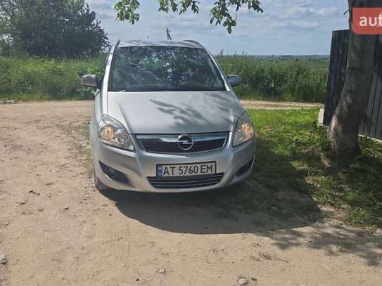 Opel Zafira                          2009г. в рассрочку