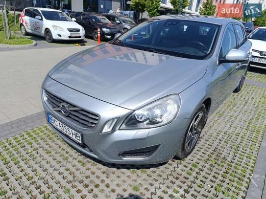 Volvo V60                             2011г. в рассрочку