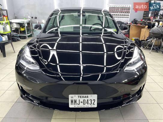 Tesla Model 3 2020р. у розстрочку