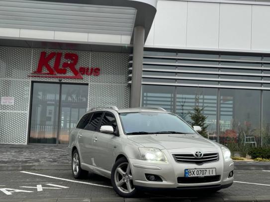 Toyota Avensis 2006р. у розстрочку