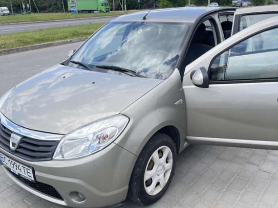 Dacia Sandero                         2009г. в рассрочку
