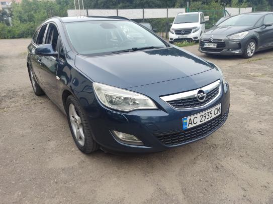 Opel Astra 2011р. у розстрочку