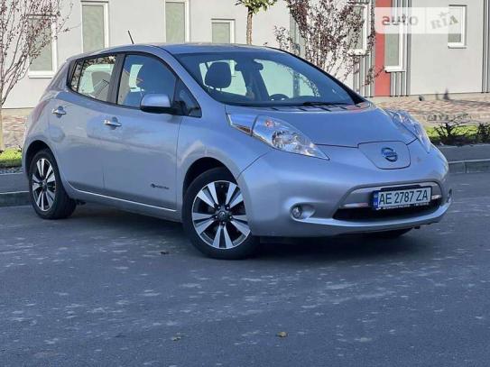 Nissan Leaf 2017г. в рассрочку