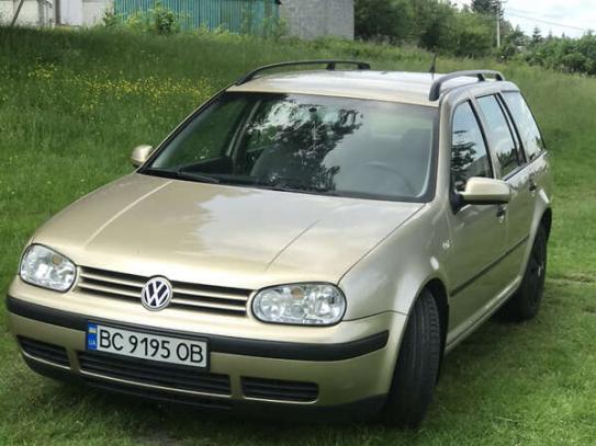 Volkswagen Golf 2003р. у розстрочку