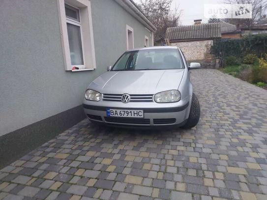 Volkswagen Golf 2003г. в рассрочку