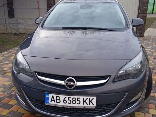 Opel Astra sports tourer 2015г. в рассрочку