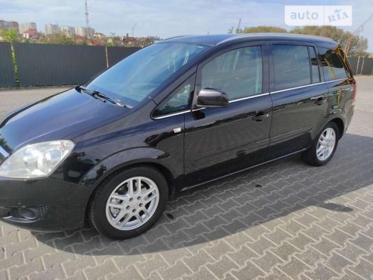 Opel Zafira 2010г. в рассрочку