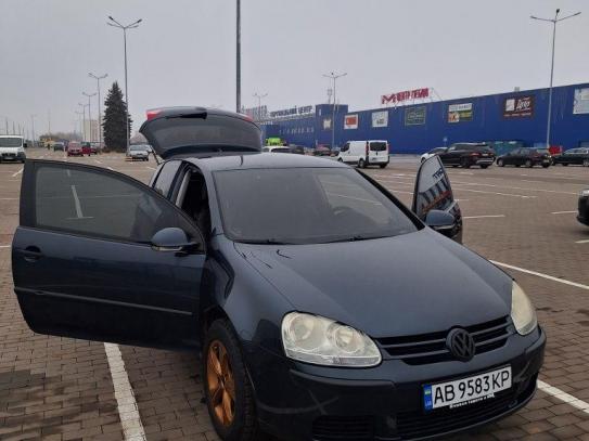 Volkswagen Golf                            2004г. в рассрочку