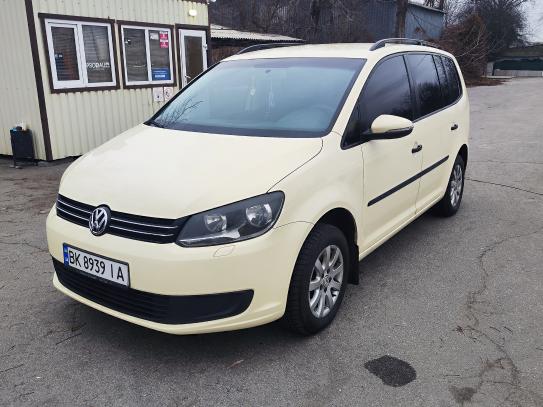 Volkswagen Touran 2013р. у розстрочку