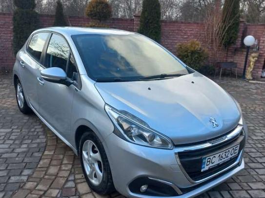 Peugeot 208                             2015г. в рассрочку