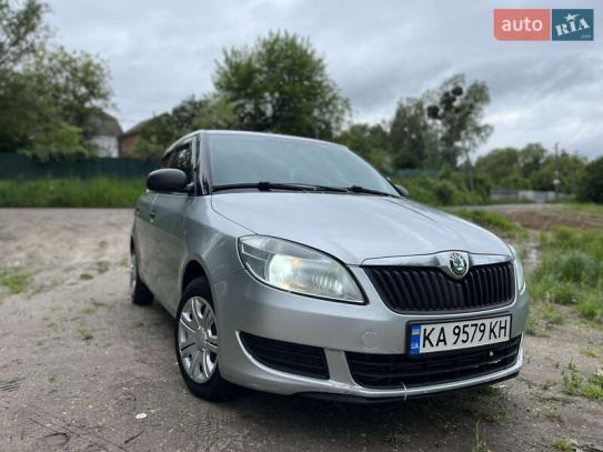 Skoda Fabia                           2012г. в рассрочку