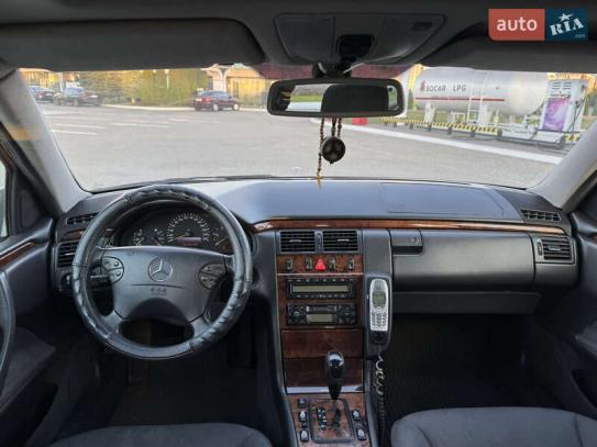 Mercedes-benz E-class 2002г. в рассрочку