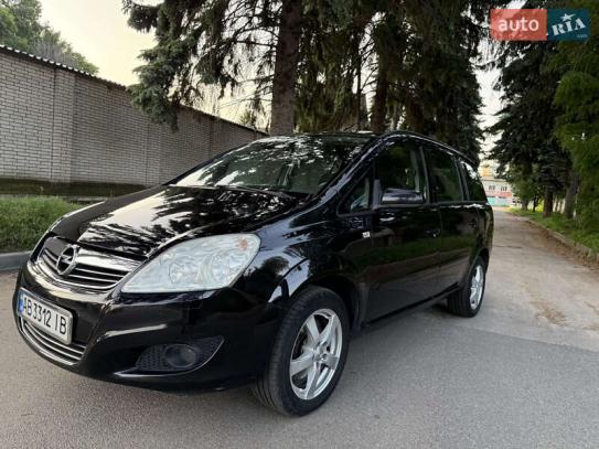 Opel Zafira                          2008г. в рассрочку