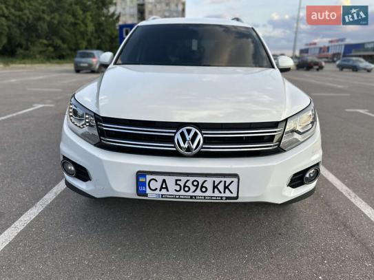 Volkswagen Tiguan 2015р. у розстрочку