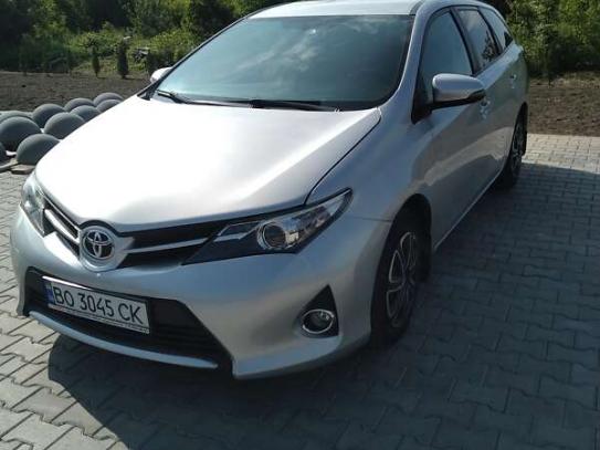 Toyota Auris                           2015г. в рассрочку