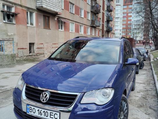 Volkswagen Touran
                          2007г. в рассрочку