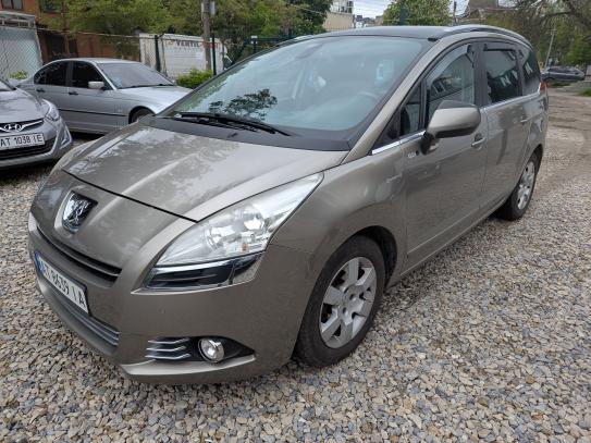 Peugeot 5008                            2013г. в рассрочку