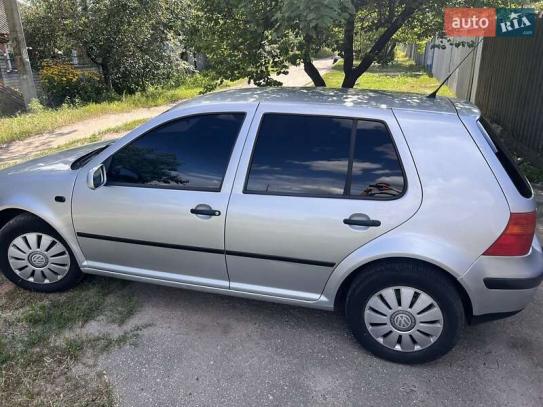 Volkswagen Golf 2001р. у розстрочку