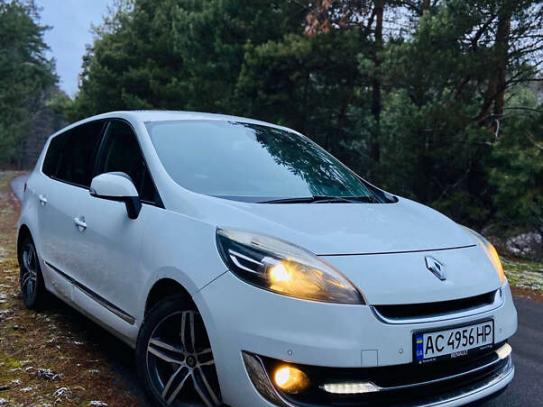 Renault Grand scenic                    2012г. в рассрочку