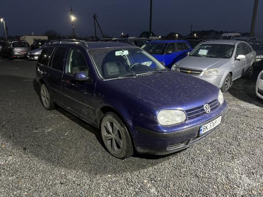 Volkswagen Golf 2002р. у розстрочку