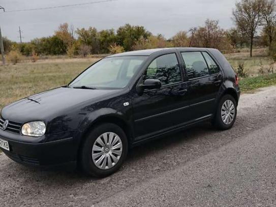 Volkswagen Golf 2000р. у розстрочку