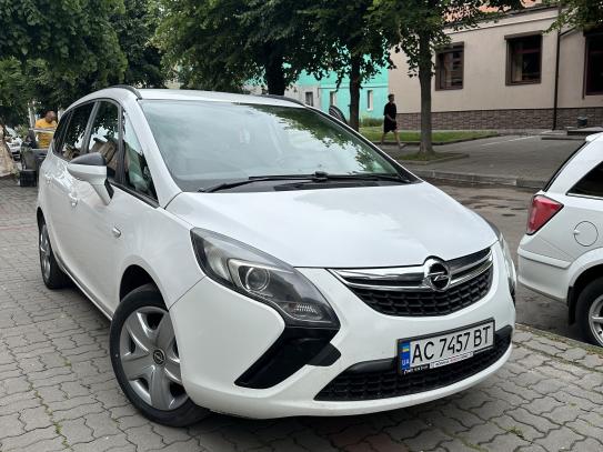Opel Zafira 2013г. в рассрочку