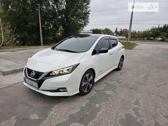 Nissan Leaf 2018г. в рассрочку