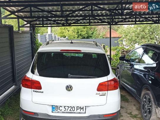 Volkswagen Tiguan 2015р. у розстрочку